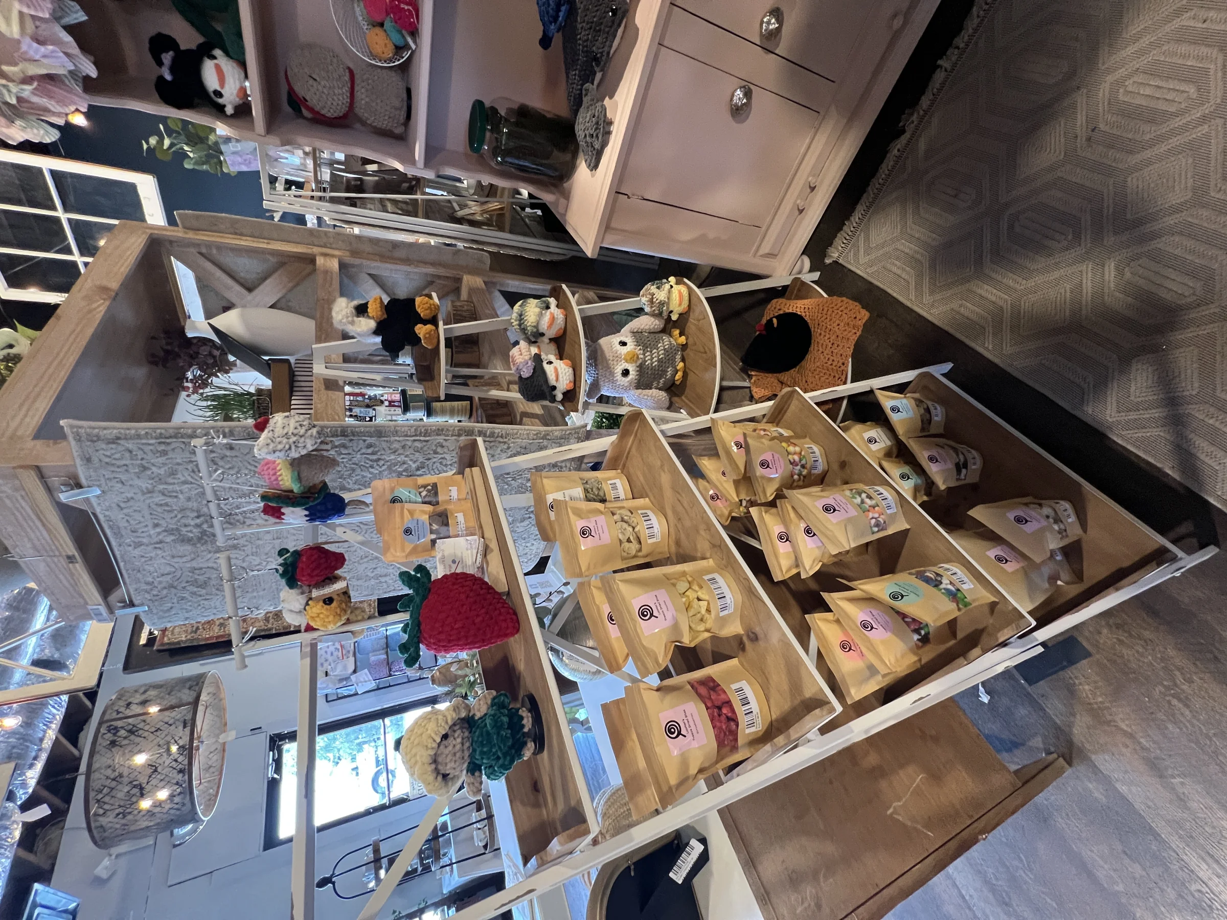 LooHoo’s Loop Lounge & Freeze Dried Bites - Image 8