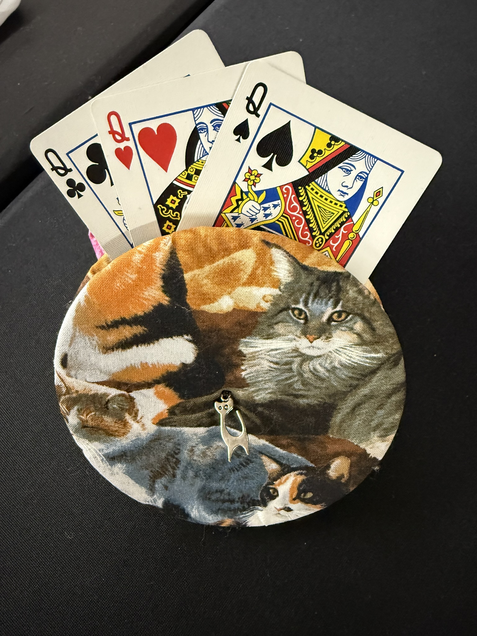cat pattern playing cards holder with cat charm